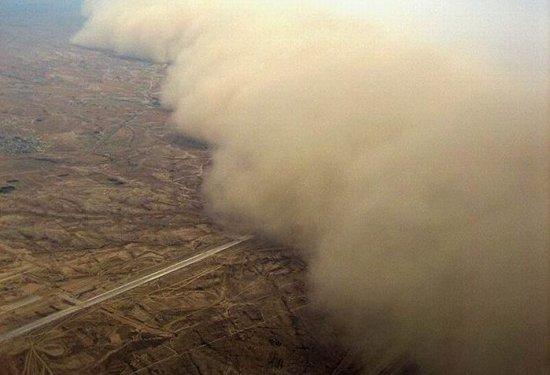 В 2011 году 5 июля мощнейшая песчаная буря накрыла город Финикс, которые является столицей штата Аризона в США. 