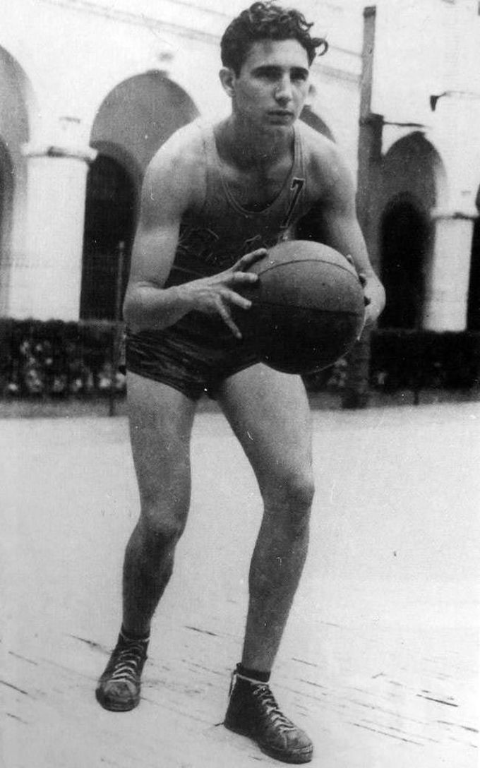 17-летний Фидель Кастро, играет в баскетбол в средней школе, 1943 дети, известность, история, фото