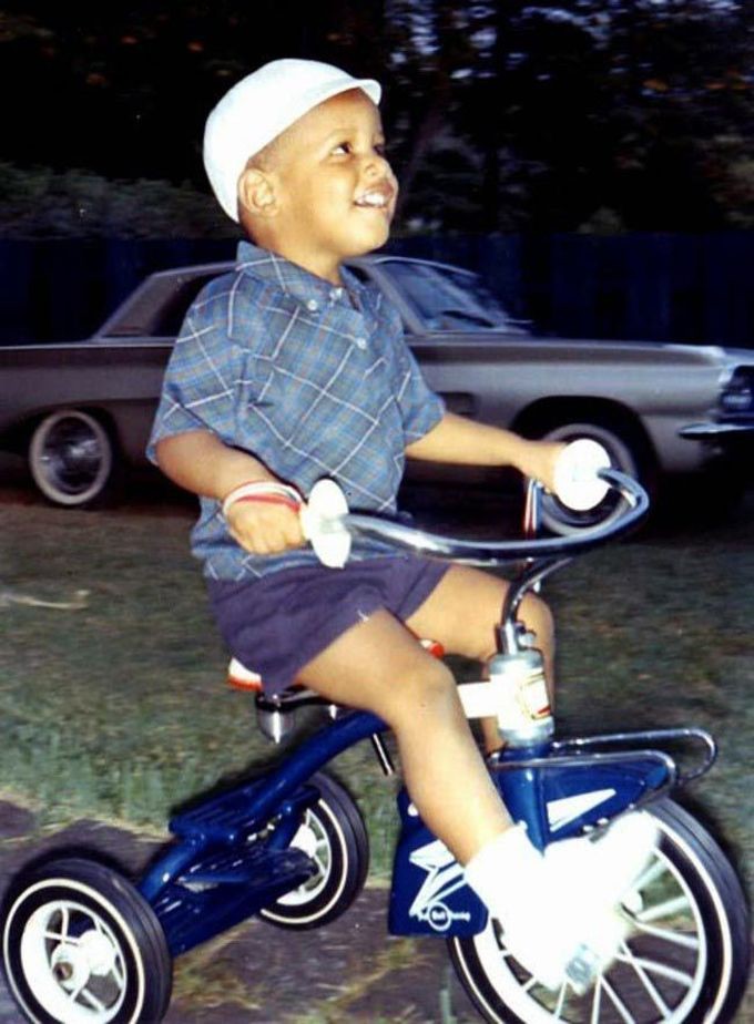 4-летний Барак Обама на трехколесном велосипеде, 1965 дети, известность, история, фото