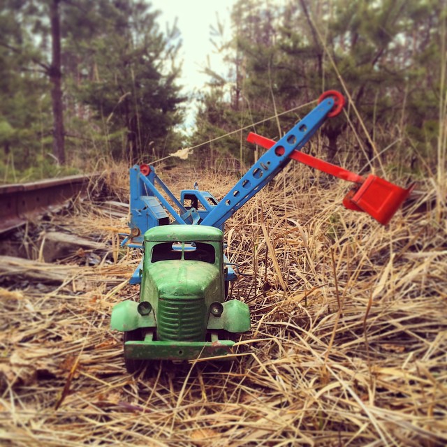 26. На старой железной дороге игрушки, машинки, фото