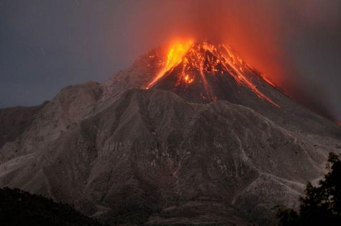 как происходит извержение вулкана