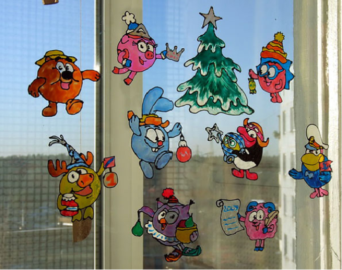 Декорирование окна к новому году: новогодние рисунки смешариков