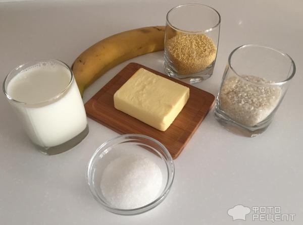 Для приготовления нужны рисовая и пшенная крупы, сахар-песок, молоко, немного соли, вода, также хорошо добавить банан для украшения.