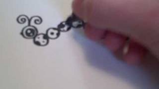 Видео: как нарисовать мультяшную гусеницу ребенку