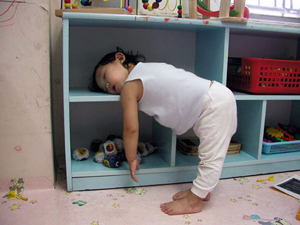 funny-kids-sleeping-anywhere-125-57aaeafca9771__605 (605x454, 187Kb)
