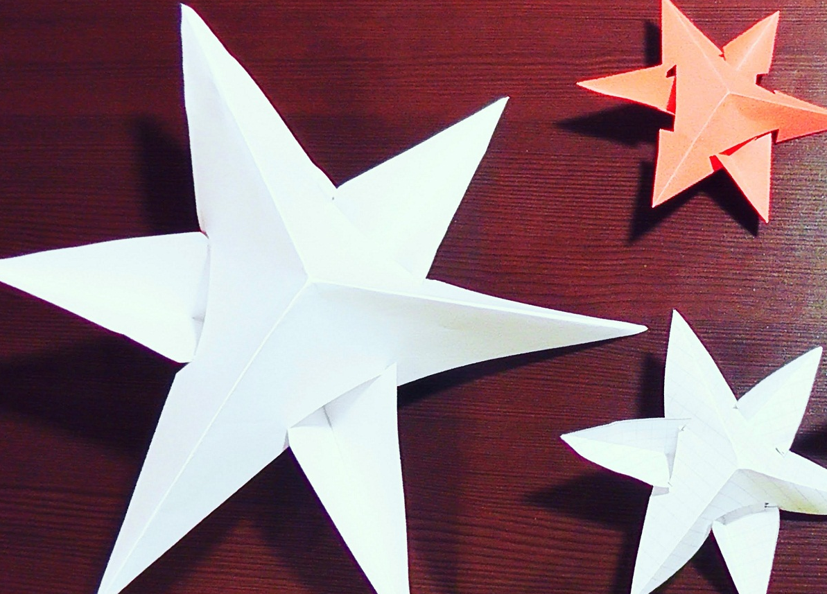 При выборе будущей композиции для создания оригами стоит выбирать поделки без сложных элементов 