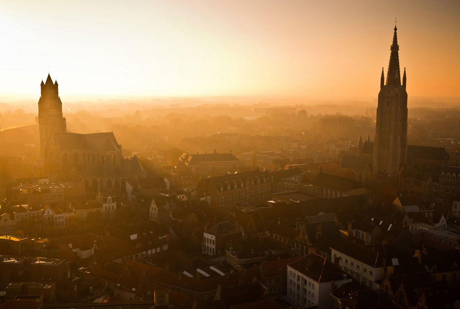 Закат в бельгийском городе, фото летнее