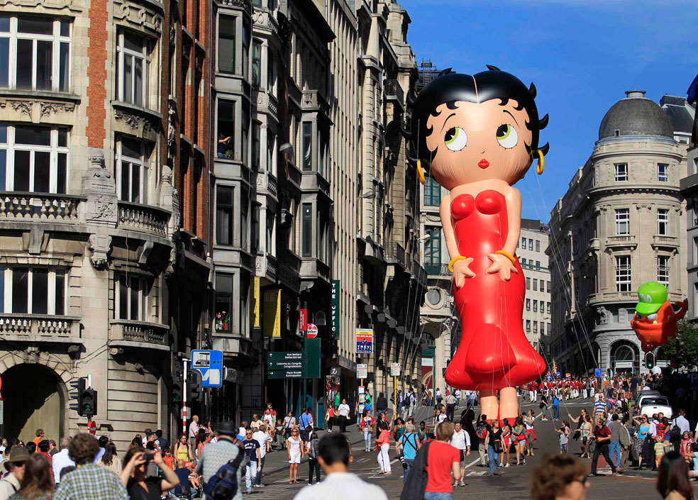 воздушный шар в центре Брюсселя, фото