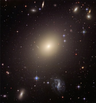 Эллиптическая галактика ESO 325-G004
