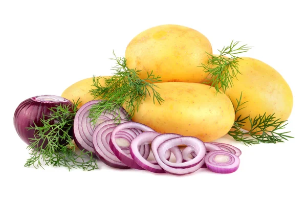 Свежий картофель с луком — стоковое фото