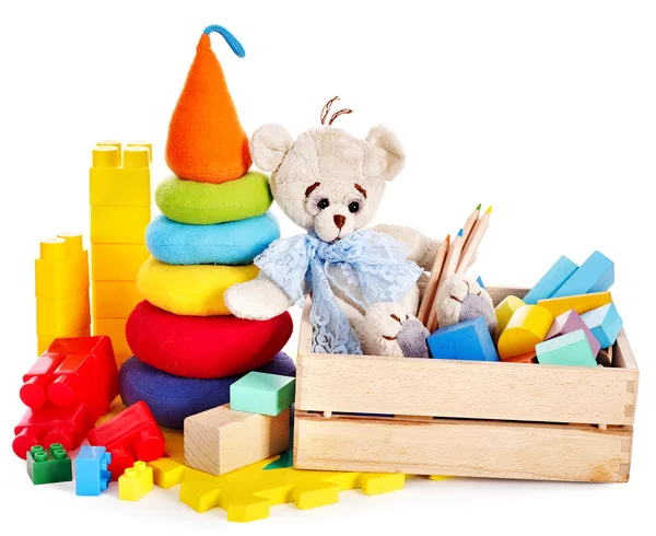 Детские игрушки с мишкой и кубов — стоковое фото