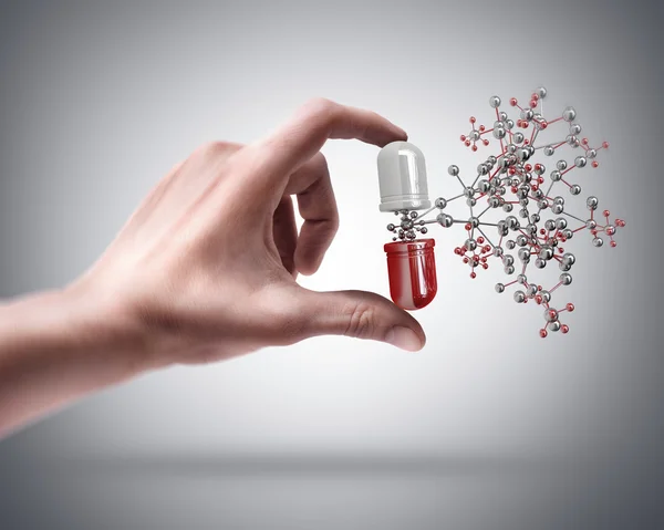 Рука Холдинг таблетки с молекулы — стоковое фото