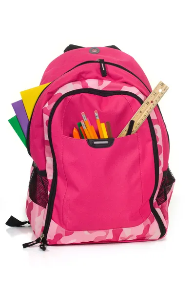 Розовый packback с школьные принадлежности — стоковое фото