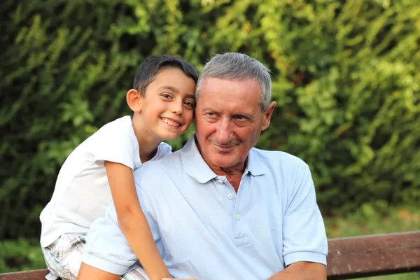 Дед и внук — стоковое фото