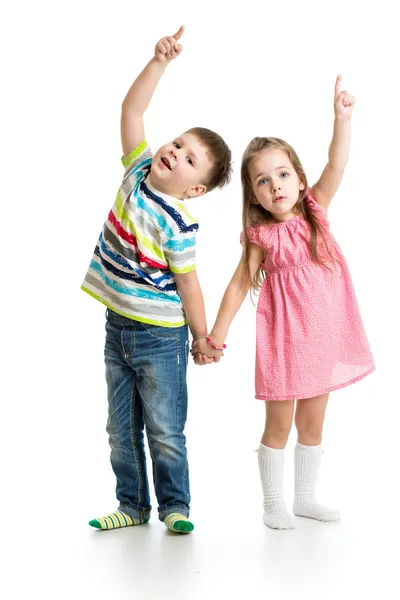 Дети-мальчик и девочка, показывая что-то — стоковое фото
