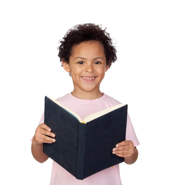 Счастливый ребенок Латинской с чтением книги — стоковое фото