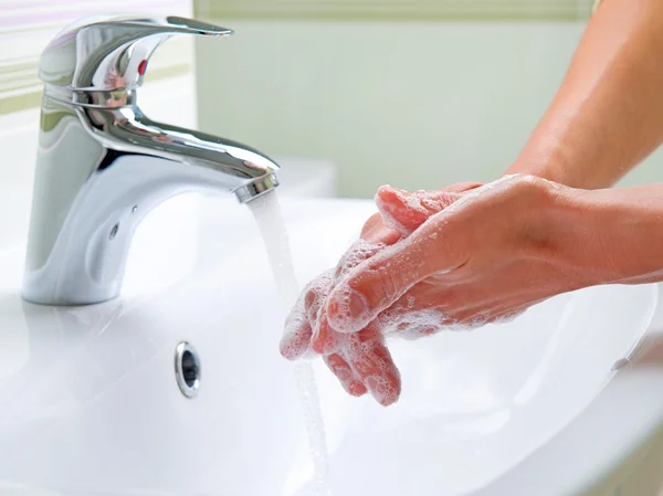 Мытье рук. очистка рук. гигиена — стоковое фото