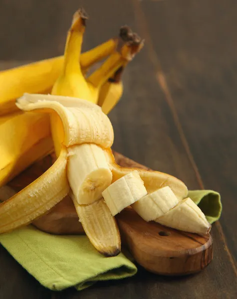 Спелый банан нарезанный — стоковое фото