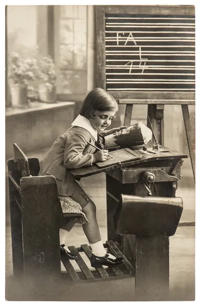 Винтаж сепия портрет первый грейдер школьница в клас — стоковое фото