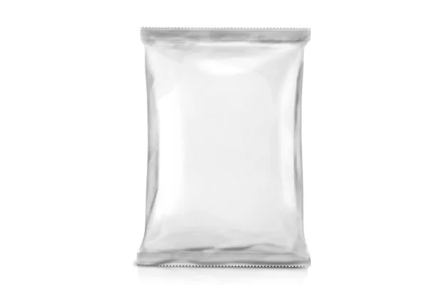 Белые пустые мешки упаковки. пакет фольга. металлические pack. готов для вашего дизайна. изолированные на белом фоне — стоковое фото