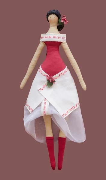 FS ручной изолированных кукла девочка в украинском народном стиле платье — стоковое фото