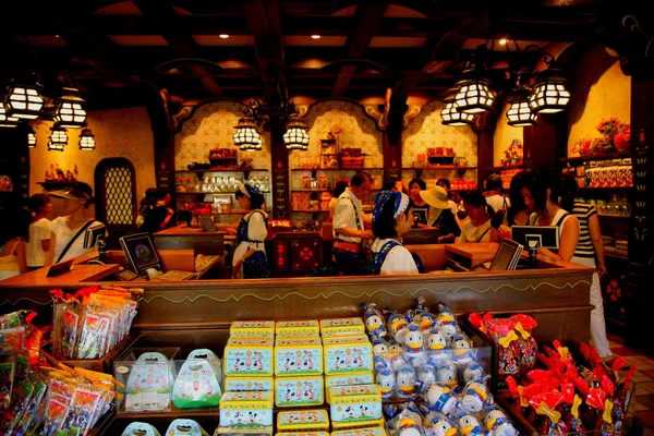 Диснейленд Токио магазин конфеты в удовольствие остров — стоковое фото