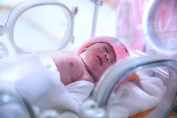 Новорожденного в послеродовой палате — стоковое фото