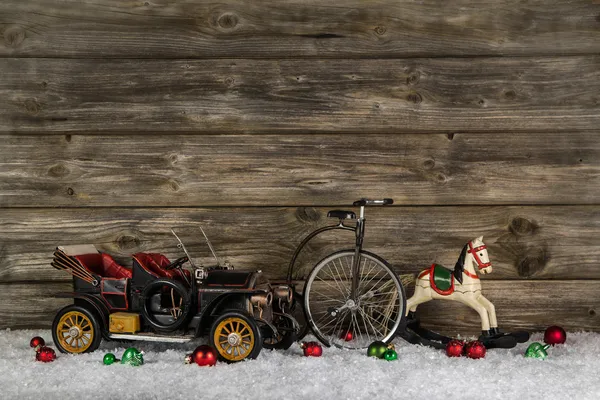 Ретро: старые детские игрушки для украшения рождественских - автомобиль, хор — стоковое фото