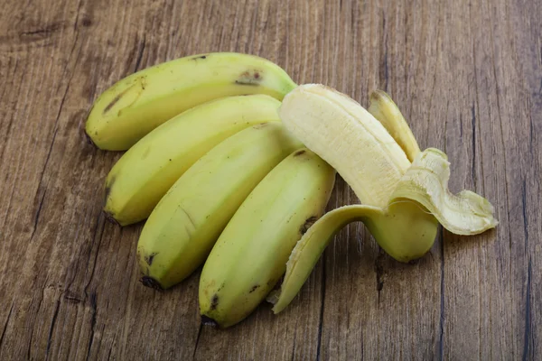 Свежих спелых банана мини — стоковое фото