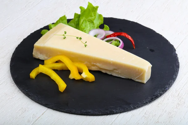 Треугольник сыр пармезан — стоковое фото