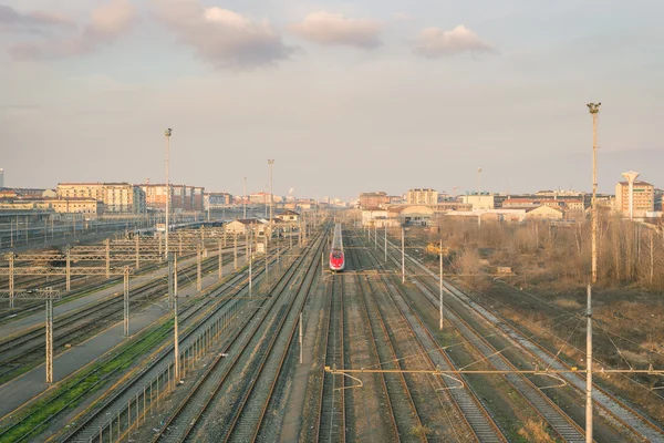 Железная дорога к вокзалу — стоковое фото