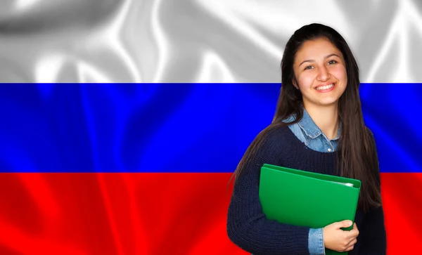 Подросток студент, улыбаясь на российский флаг — стоковое фото