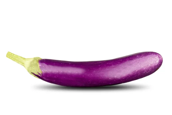 Фиолетовый баклажаны на белом фоне — стоковое фото