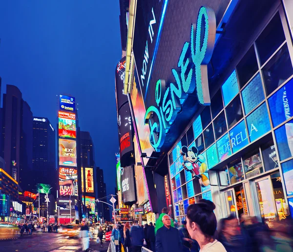 Broadway Таймс-Сквер в ночное время, Нью-Йорк — стоковое фото