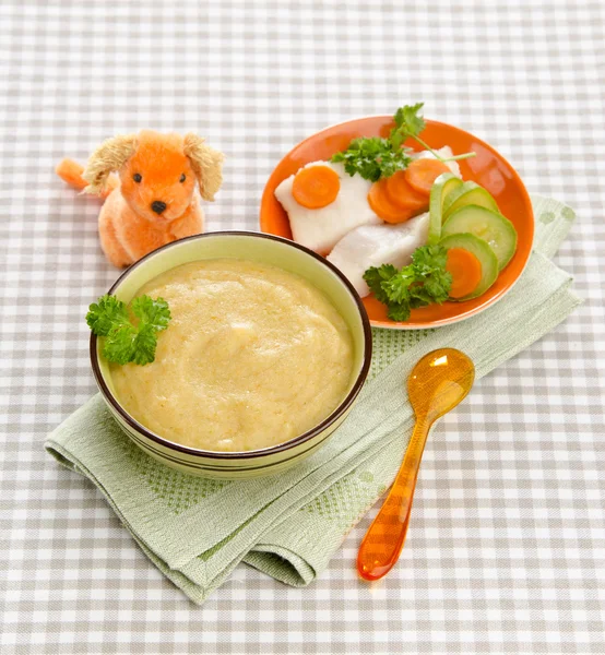 Детское пюре цукини моркови — стоковое фото