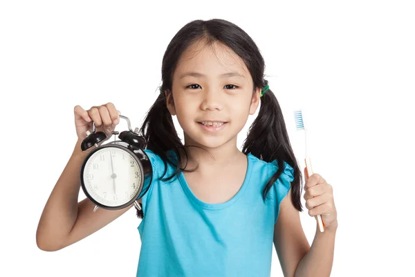 Азиатская девочка улыбка с часами и зубной щетки — стоковое фото