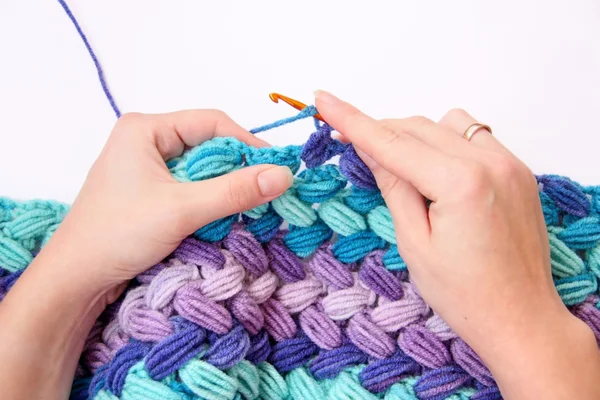 Рука вязание, вязание, вязание крючком, вязальщицы — стоковое фото