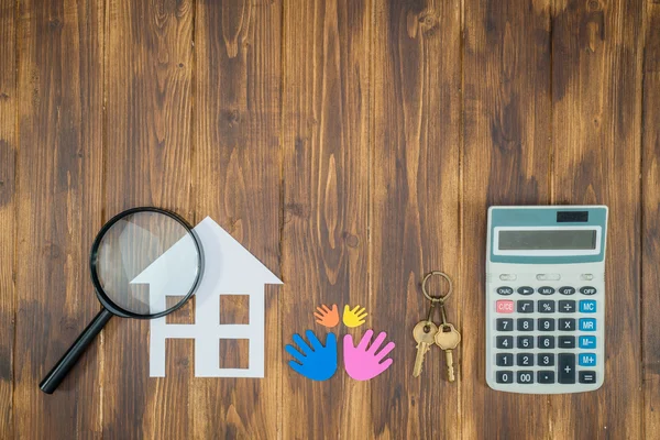 Семья купить дом ипотечного расчетов, калькулятор с мал — стоковое фото