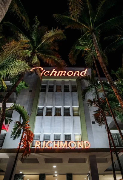 Майами Бич Сша Марта 2018 Освещенный Фасад Отеля Ричмонд Ночью — стоковое фото
