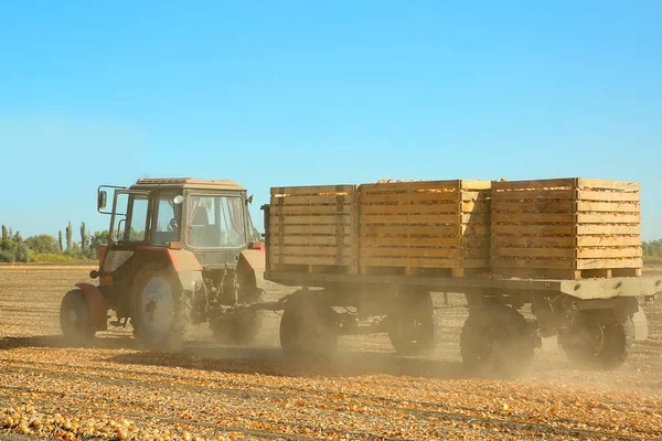 Современного сельскохозяйственного оборудования в поле — стоковое фото