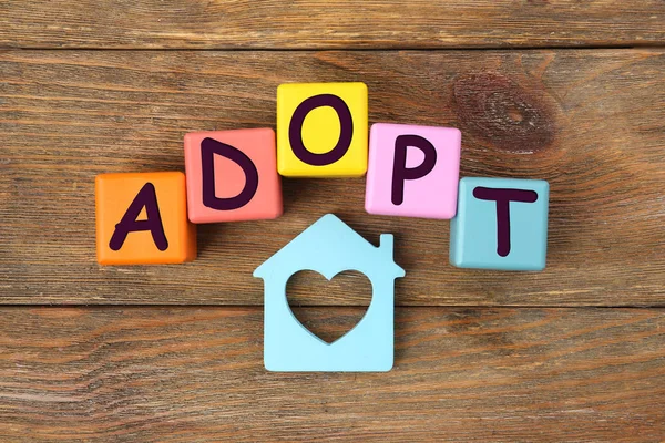 Кубики с word Adopt — стоковое фото