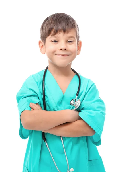 Маленький мальчик в униформе врач — стоковое фото