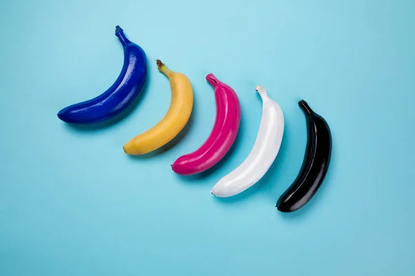Коллекция красочных бананов — стоковое фото