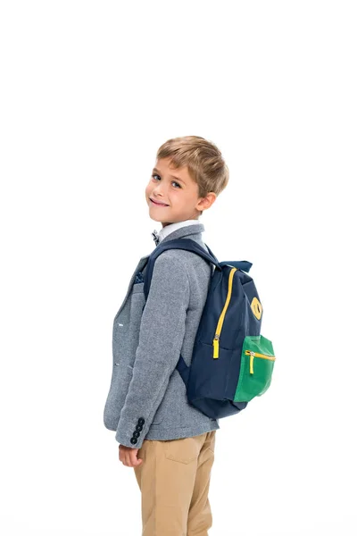 Улыбаясь школьника с рюкзаком — стоковое фото