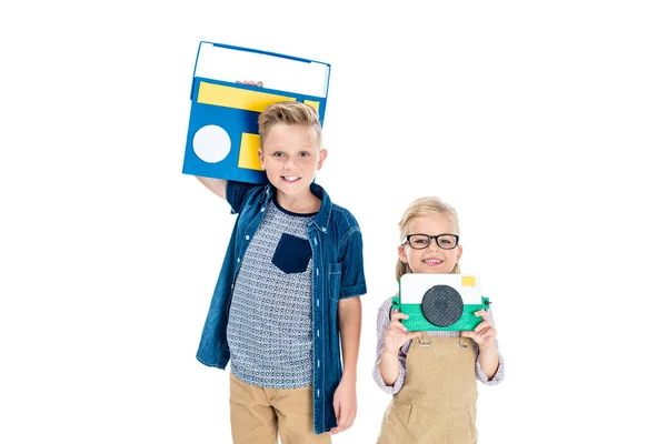 Дети с фотоаппарат и магнитофон — стоковое фото