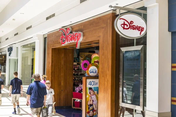 Цинциннати - около мая 2017: Disney Store розничной Mall местоположение. Disney Store является официальный сайт для Disney магазинов Vii — стоковое фото
