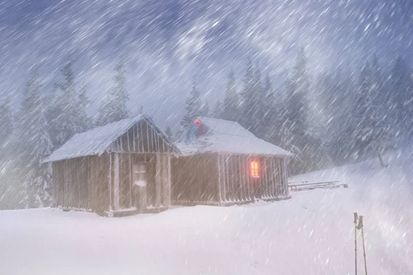 Приютов в зимних путешественников — стоковое фото