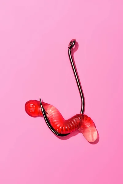 Red Gummy Worm Fishing Hook Pink — стоковое фото