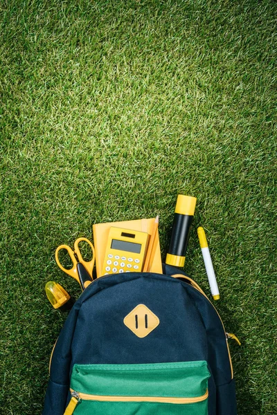 Flat Lay Arranged Backpack Stationery Green Grass — стоковое фото