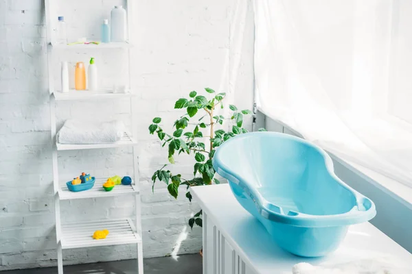 Plastic Childrens Bathtub Stand White Modern Room — стоковое фото